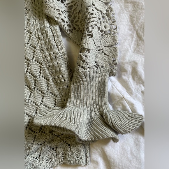 Light Gray Crochet Sleeve Cable Knit Women’s Sweater - Picture 13 of 14